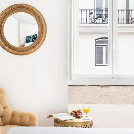 Plum Guide - Velvety Pine Apartment Lisbon